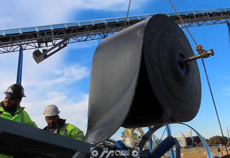 برنامهریزی و آمادهسازی مناسب قبل از شروع نصب تسمه نقاله بسیار مهم است. این مرحله اساسی، زمینه را برای یک فرآیند نصب روان فراهم میکند و اطمینان میدهد که تمام اجزای لازم در جای خود قرار دارند و چالشهای بالقوه پیش از موعد بررسی میشوند. در اینجا پنج جنبه کلیدی آمادهسازی قبل از نصب آمده است: